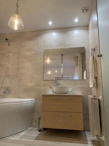 Bilik mandi di Apartamentos CAZORLA-ALCON