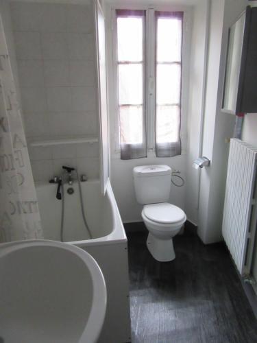 maison de vacances en Périgord noir tesisinde bir banyo