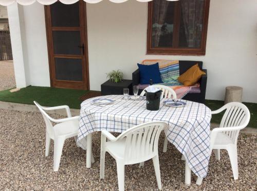 a table with four chairs and a couch at Estudio "La Cochera de Sorrapa" in Deltebre