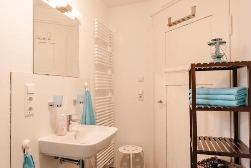 Ένα μπάνιο στο Ferienwohnung am Federsee