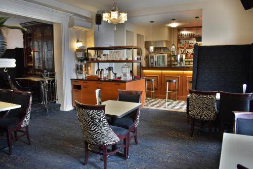 Salon ili bar u objektu Hotel Manoir D'Auteuil