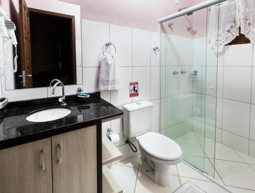 Bilik mandi di Pousada Vila Taquaras