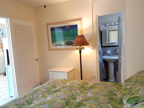 Una cama o camas en una habitación de Alexander Palms Court - No Hidden Resort Fees!