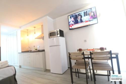 Afbeelding uit fotogalerij van Experience Internacional Salou - Climatizado con piscina in Salou