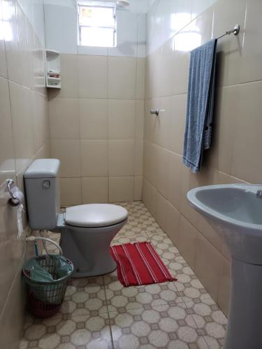 a bathroom with a toilet and a sink at Casa Branca in Atins