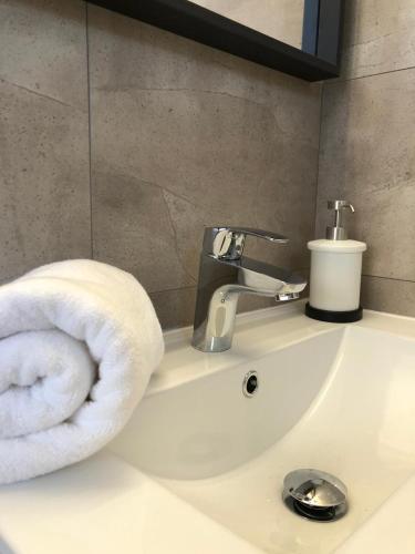 5 min walk from Yumbo! 128