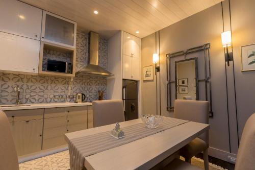 a kitchen and dining room with a table and chairs at Mansion Alcazar in Cuenca