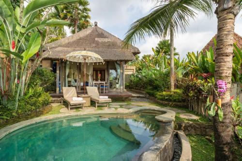 a swimming pool in the backyard of a villa at Puri Gangga Resort Ubud in Tegalalang