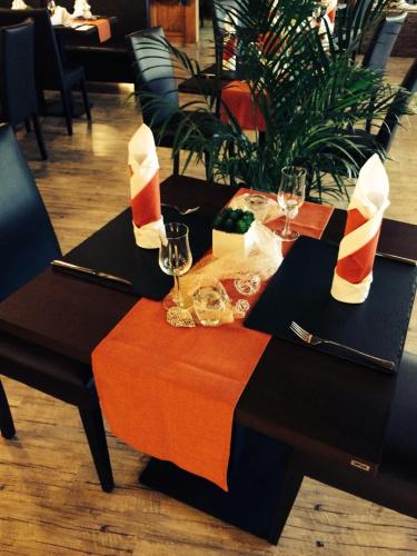 a table with food and wine glasses on it at Zur Morschbach in Altlay