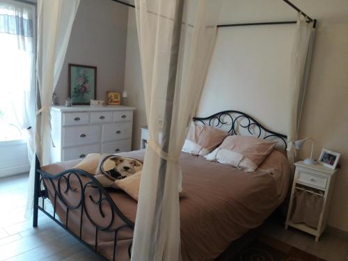 Les Mouettes 1 gite ou 4 chambres d hote, jardin ,bords de Loire tesisinde bir odada yatak veya yataklar