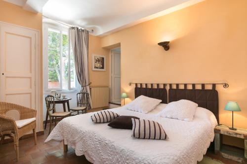 En eller flere senge i et værelse på Chateau Nestuby