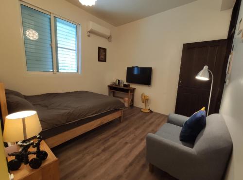 TV a/nebo společenská místnost v ubytování Iron St. House
