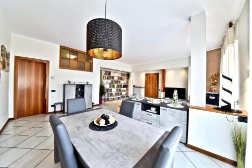a kitchen and dining room with a table and chairs at Modern apartment halfway between Milan and Como in Cogliate