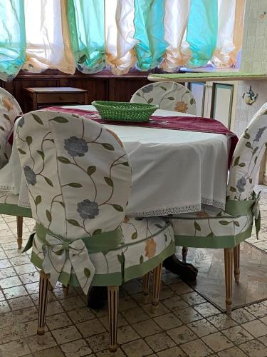 a table with chairs and a table with a white table cloth at I Citri in Taranto