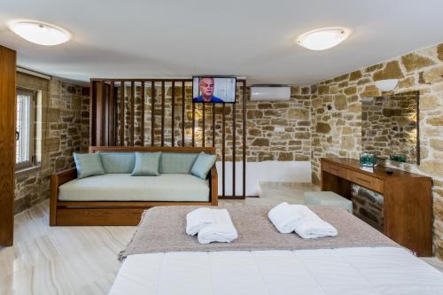 Agarathos Deluxe Homes In the Heart of Kaliviani Near Balos