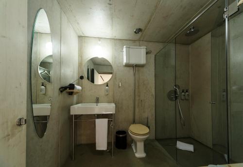 Kylpyhuone majoituspaikassa Zero Box Lodge Porto