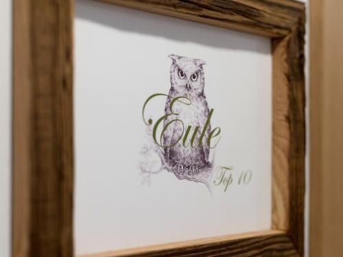 a framed picture of an owl with the word love at Echt Woods Appartements in Söll
