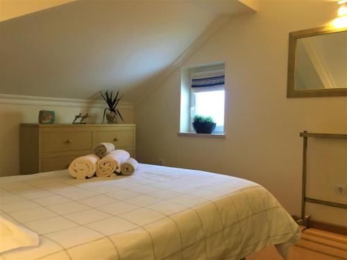 Een bed of bedden in een kamer bij Casas do Mar - Baleal 2 - Sea House