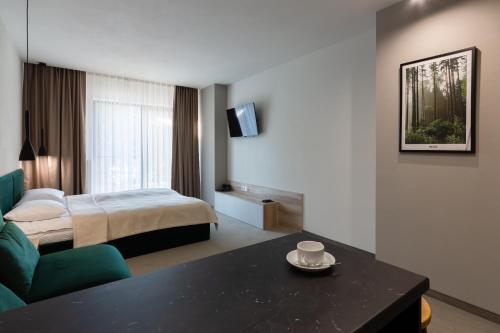 Postel nebo postele na pokoji v ubytování HVOYA Apart-Hotel & SPA