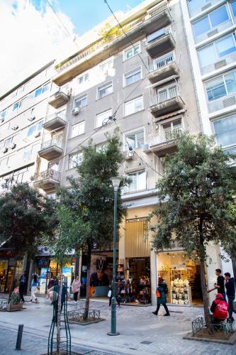 Athens Best location, 6 Ermou street, Syntagma square
