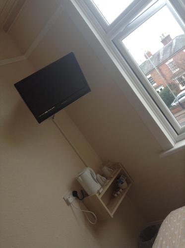 a room with a window and a light on the wall at Park House Guest House in Warwick