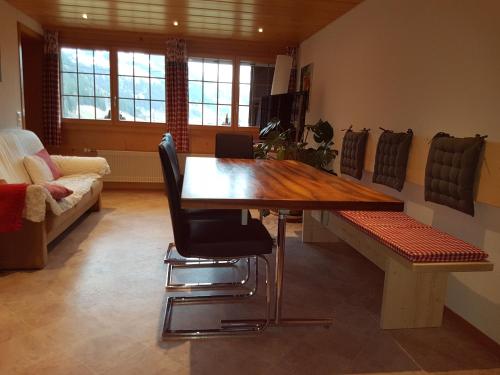 a living room with a wooden table and chairs at Mattihus in Sankt Stephan