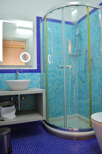 Bilik mandi di Room Inn