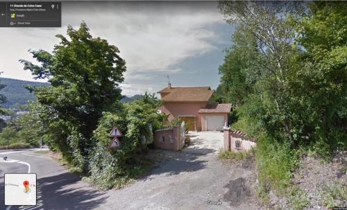 a house on the side of a road with trees at Studio indépendant dans villa avec piscine à Gap in Gap