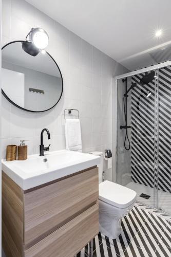 Ένα μπάνιο στο Style Apartments by Olala Homes