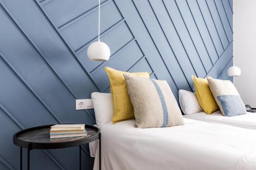 Ένα ή περισσότερα κρεβάτια σε δωμάτιο στο Style Apartments by Olala Homes