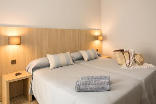 Cama o camas de una habitación en Minura Cala Galdana & Apartamentos d'Aljandar