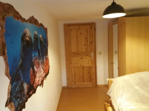 a painting on the wall of a bedroom at Ferienwohnung auf dem Land in Dittersbach