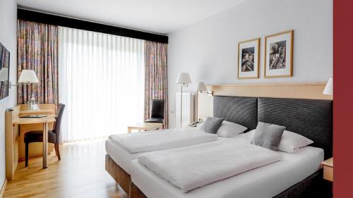 Hotel Göller tesisinde bir odada yatak veya yataklar