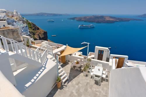 Fira White Residence