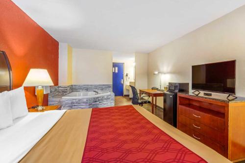 Postel nebo postele na pokoji v ubytování Econo Lodge Inn & Suites Brookings