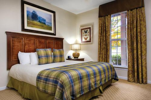 Postel nebo postele na pokoji v ubytování Club Wyndham Lake Marion