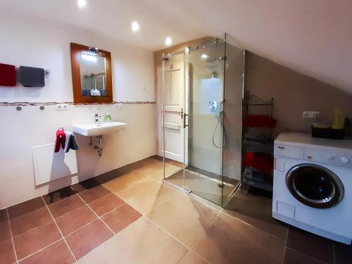Bilik mandi di Ferienwohnung Aurora