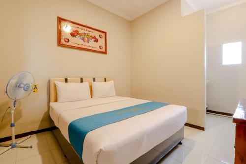 เตียงในห้องที่ Guesthouse Nusa Indah Syariah 2