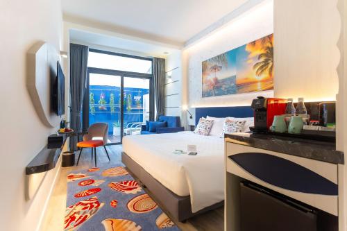 Ένα ή περισσότερα κρεβάτια σε δωμάτιο στο Hotel Clover Patong Phuket - SHA Plus