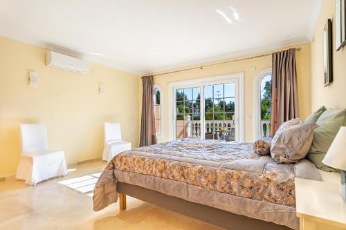 Posteľ alebo postele v izbe v ubytovaní Fuengirola Villa Majestic