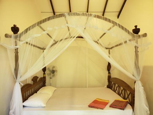 Sigiriya River Side Villaにあるベッド