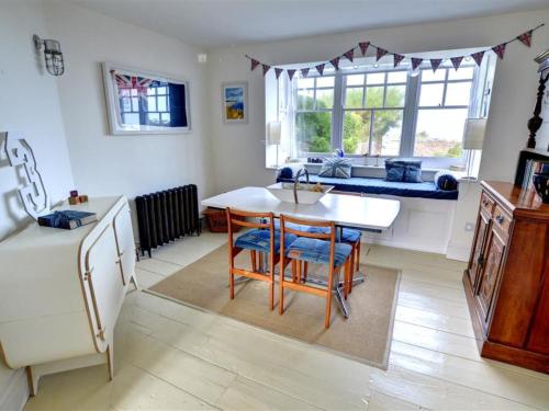 a kitchen with a table and chairs in a room at Holiday Home Kingsgate Bay by Interhome in Kingsgate