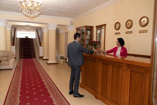 Лобби или стойка регистрации в Гранд Кавказ Отель