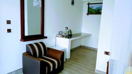 a room with a chair and a phone in it at Ever Green Mount in Ella