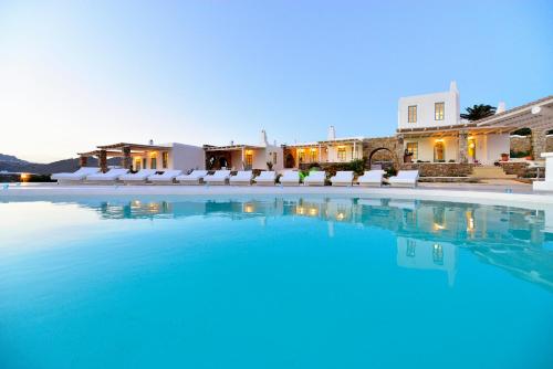 Kolam renang di atau dekat dengan Mykonos Pantheon