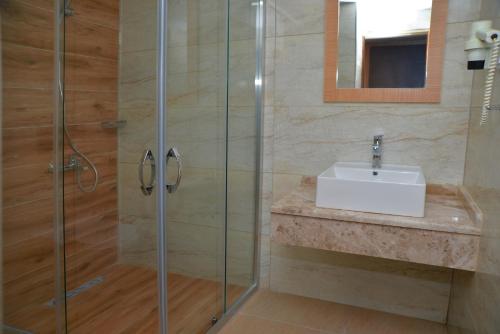 Ένα μπάνιο στο Tuntas Beach Hotel - All Inclusive