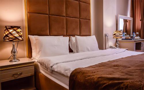 Voodi või voodid majutusasutuse Grand Sapphire Hotel toas