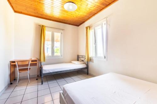 Ein Bett oder Betten in einem Zimmer der Unterkunft Mema's great view Kefalonia