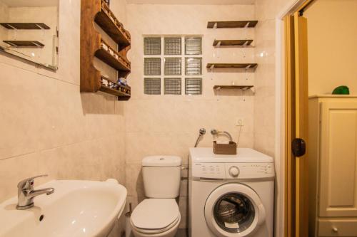 Kylpyhuone majoituspaikassa Nice apartment in BAIRRO ALTO 6º