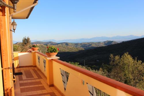 a balcony with a view of the mountains at B & B Il Campanile in Perdifumo
